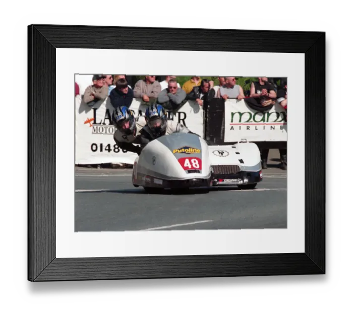 Framed Print : Howard Baker & Nigel Barlow (Shelbourne Yamaha) 1999 Sidecar TT Framed Print : Howard Baker & Nigel Barlow (Shelbourne Yamaha) 1999 Sidecar TT
