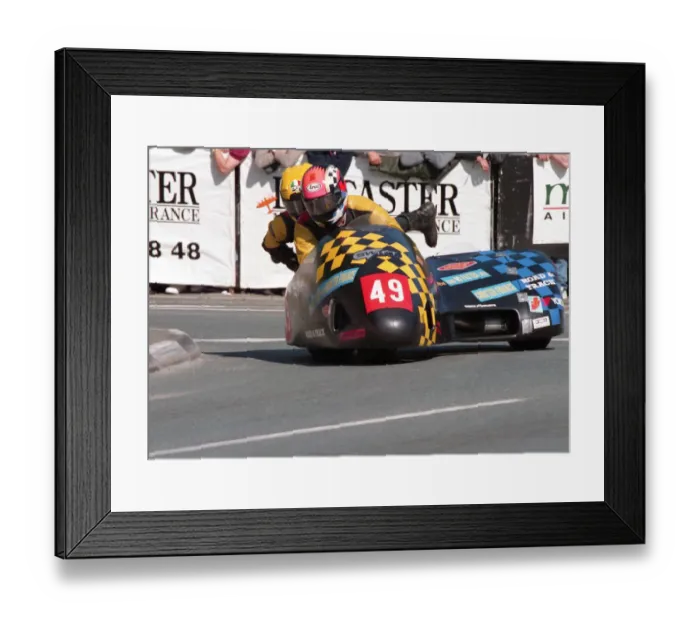 Framed Print : Michael Ibbotson & Mark Fitzgerald (Windle Yamaha) 1999 Sidecar TT Framed Print : Michael Ibbotson & Mark Fitzgerald (Windle Yamaha) 1999 Sidecar TT