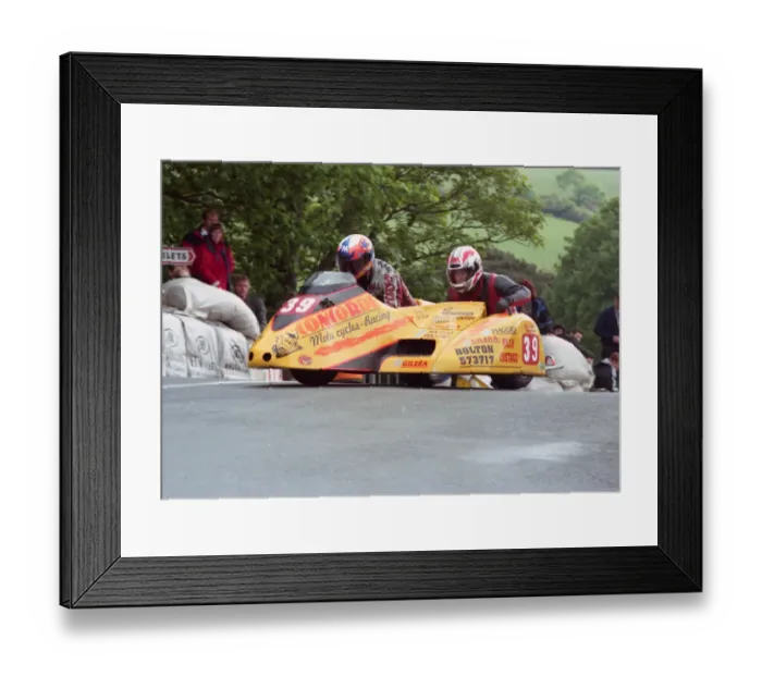 Framed Print : Bill Crook & Ian Gemmell (Jacobs) 2000 Sidecar TT Framed Print : Bill Crook & Ian Gemmell (Jacobs) 2000 Sidecar TT