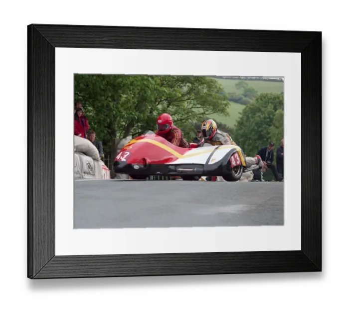 Framed Print : Mick Thompson & Simon Moody (IMM Honda) 2000 Sidecar TT Framed Print : Mick Thompson & Simon Moody (IMM Honda) 2000 Sidecar TT