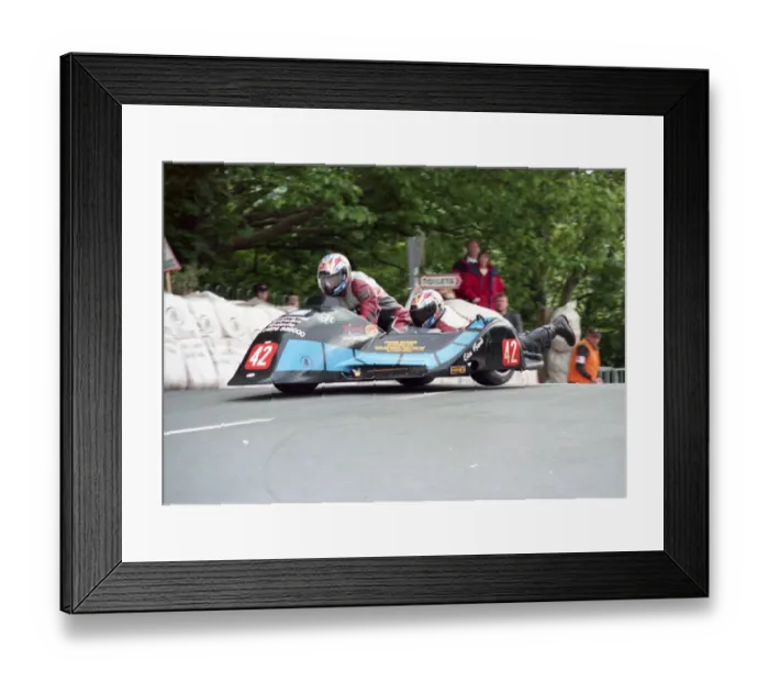 Framed Print : David Calvert & Stuart Bond (Ireson Yamaha) 2000 Sidecar TT Framed Print : David Calvert & Stuart Bond (Ireson Yamaha) 2000 Sidecar TT