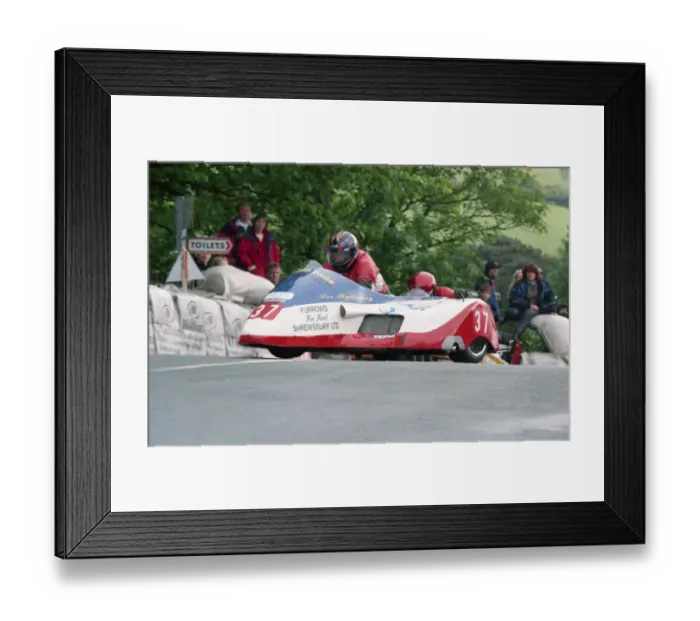Framed Print : Cliff Pritchard & Kevin Morgan (CPR Honda) 2000 Sidecar TT Framed Print : Cliff Pritchard & Kevin Morgan (CPR Honda) 2000 Sidecar TT