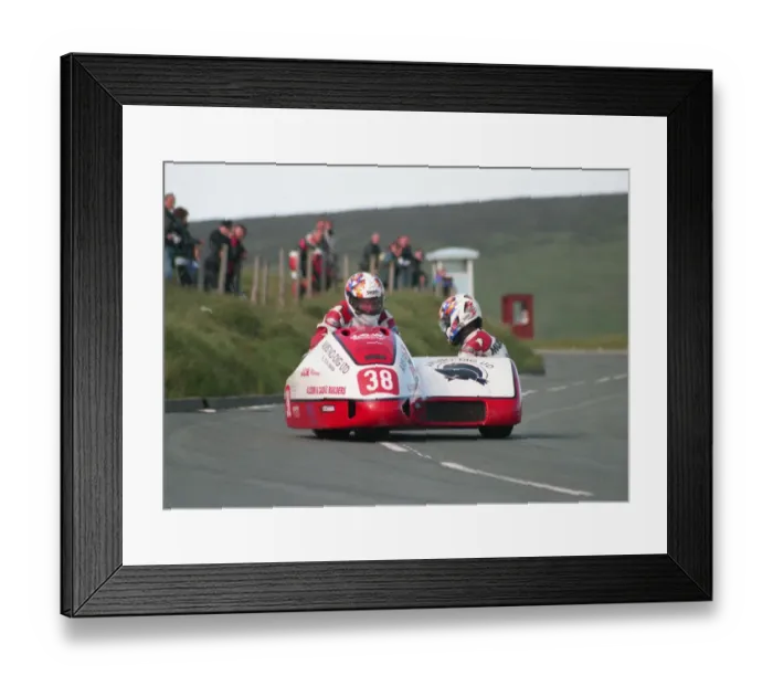 Framed Print : Gary Bryan & Ivan Murray (Baker Yamaha) 1999 Sidecar TT Framed Print : Gary Bryan & Ivan Murray (Baker Yamaha) 1999 Sidecar TT
