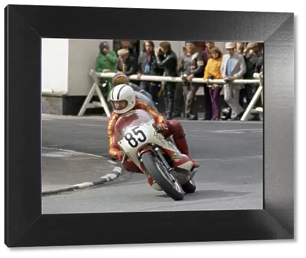 Alan Duffus (Oliver Yamaha) 1974 Junior Manx Grand Prix