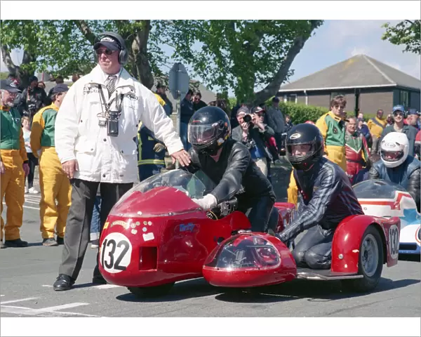 Nick Cutmore & Phillip Crellin (Windle Vincent) 2002 TT Parade Lap