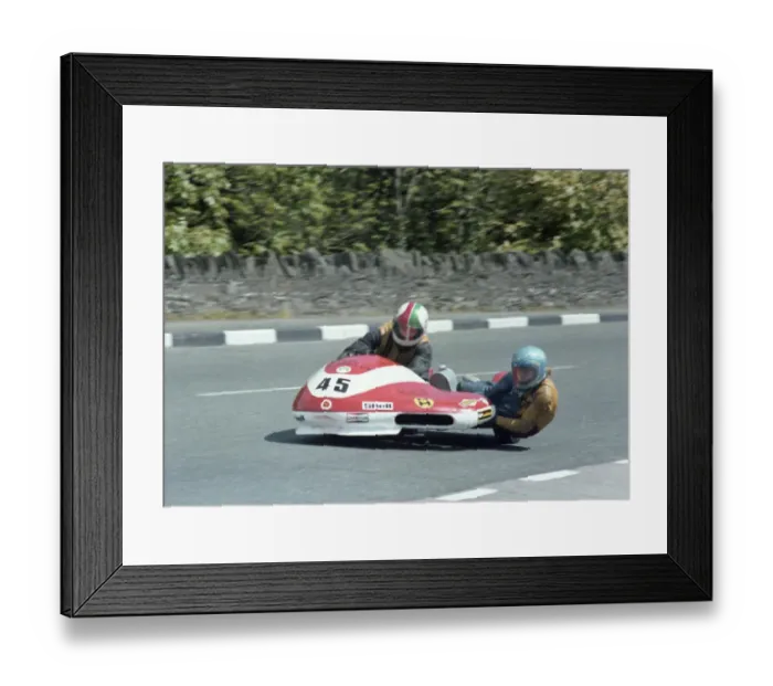 Framed Print : Robert Mullen & Dave Skelly (Yamaha) 1979 Sidecar TT Framed Print : Robert Mullen & Dave Skelly (Yamaha) 1979 Sidecar TT