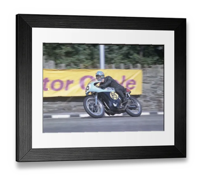 Framed Print : Roy Simmons (Norton) 1967 Senior Manx Grand Prix Framed Print : Roy Simmons (Norton) 1967 Senior Manx Grand Prix
