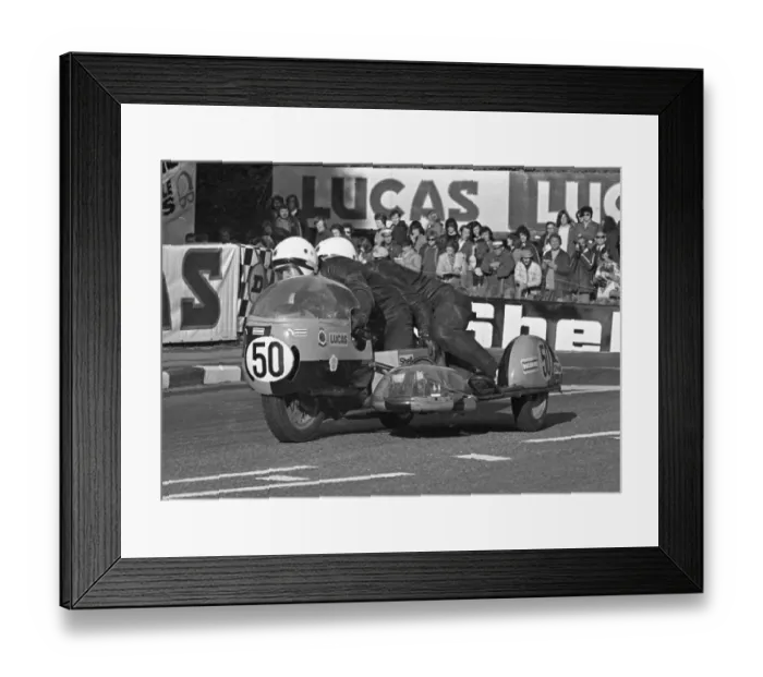 Framed Print : Eric Bregazzi & Jimmy Creer (BSA) 1973 750 Sidecar TT Framed Print : Eric Bregazzi & Jimmy Creer (BSA) 1973 750 Sidecar TT