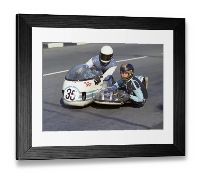 Framed Print : Eric Vant & Pauline Goddard (Weslake) 1973 750 Sidecar TT Framed Print : Eric Vant & Pauline Goddard (Weslake) 1973 750 Sidecar TT