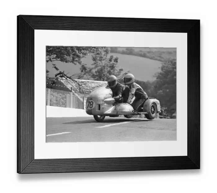 Framed Print : David Mallon & Pauline Goddard (BMW) 1975 1000cc Sidecar TT Framed Print : David Mallon & Pauline Goddard (BMW) 1975 1000cc Sidecar TT