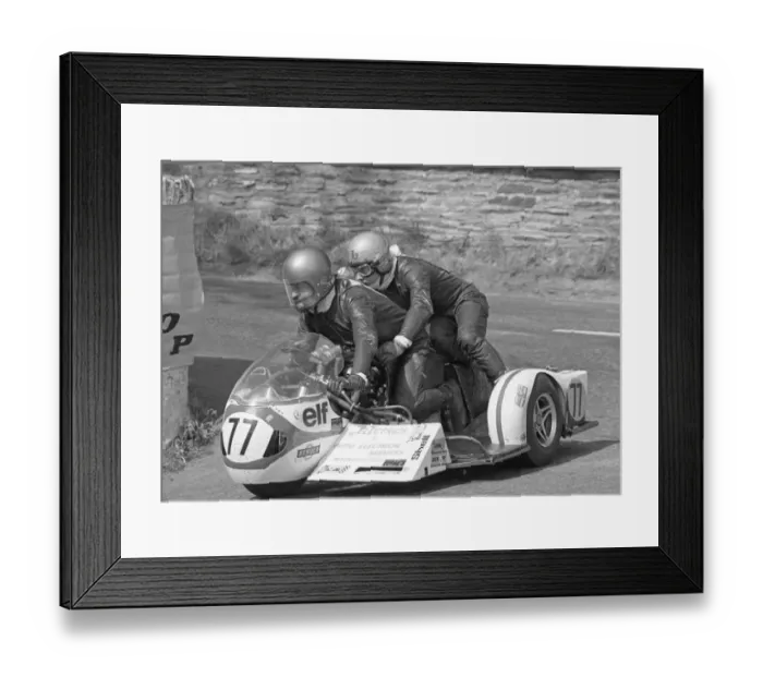 Framed Print : Reg Spooncer & John Herbert (Norton) 1975 1000 Sidecar TT Framed Print : Reg Spooncer & John Herbert (Norton) 1975 1000 Sidecar TT