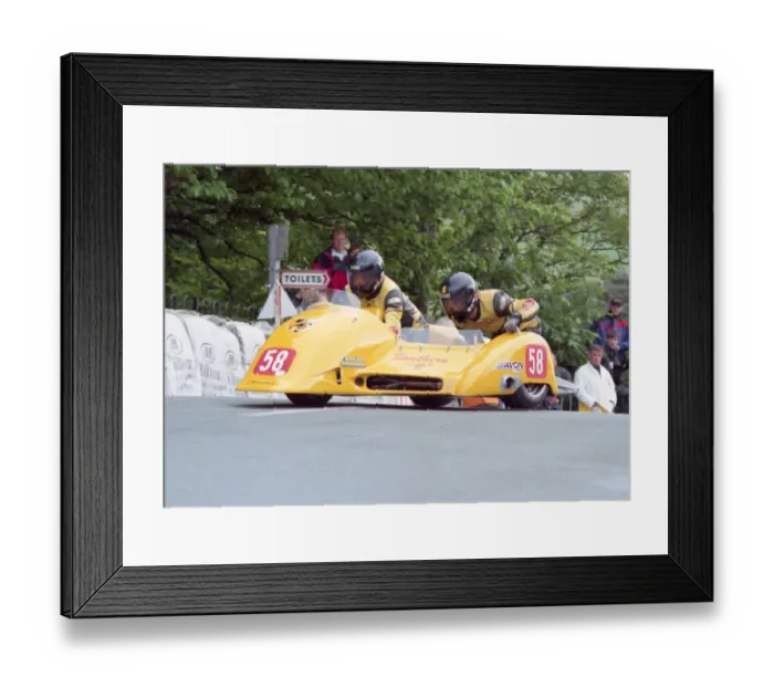 Framed Print : Andy Brown & John Dowling (Ireson Honda) 2000 Sidecar TT Framed Print : Andy Brown & John Dowling (Ireson Honda) 2000 Sidecar TT