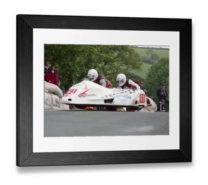 Framed Print : Roger Stockton & Pete Alton (Shelbourne Honda) 2000 Sidecar TT Framed Print : Roger Stockton & Pete Alton (Shelbourne Honda) 2000 Sidecar TT