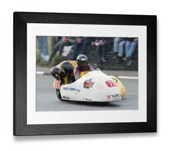 Framed Print : Dennis Proudman & Glyn Jones (Swift Skips Yamaha) 2000 Sidecar TT Framed Print : Dennis Proudman & Glyn Jones (Swift Skips Yamaha) 2000 Sidecar TT
