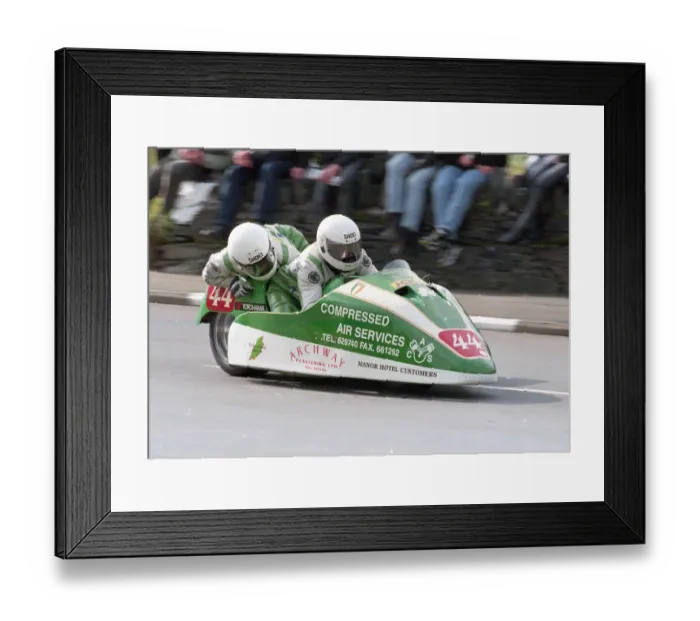 Framed Print : Alan Langton & Jamie Scarffe (Yamaha) 2000 Sidecar TT Framed Print : Alan Langton & Jamie Scarffe (Yamaha) 2000 Sidecar TT