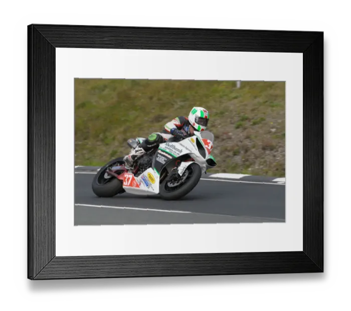 Framed Print : Paul Owen (Yamaha) 2009 Superstock TT Framed Print : Paul Owen (Yamaha) 2009 Superstock TT