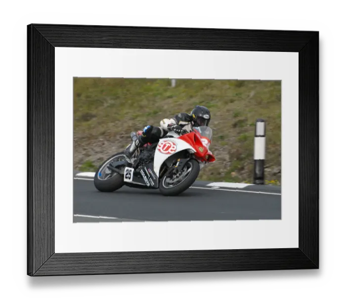 Framed Print : Mark Buckley (Yamaha) 2009 Superstock TT Framed Print : Mark Buckley (Yamaha) 2009 Superstock TT