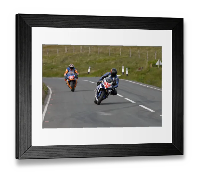 Framed Print : Dan Kneen (Suzuki) and Stephen Oates (Suzuki) 2009 Superstock TT Framed Print : Dan Kneen (Suzuki) and Stephen Oates (Suzuki) 2009 Superstock TT