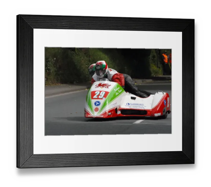 Framed Print : Keith Walters & Alun Thomas (Ireson Honda) 2009 Sidecar TT Framed Print : Keith Walters & Alun Thomas (Ireson Honda) 2009 Sidecar TT