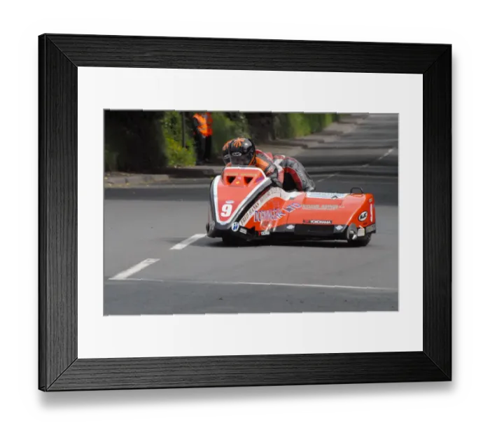 Framed Print : Roy Hanks & Dave Wells (DMR Suzuki) 2009 Sidecar TT Framed Print : Roy Hanks & Dave Wells (DMR Suzuki) 2009 Sidecar TT