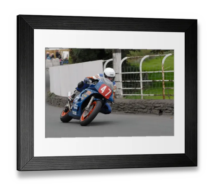 Framed Print : Olie Linsdell (Yamaha) 2007 Newcomers Manx Grand Prix Framed Print : Olie Linsdell (Yamaha) 2007 Newcomers Manx Grand Prix
