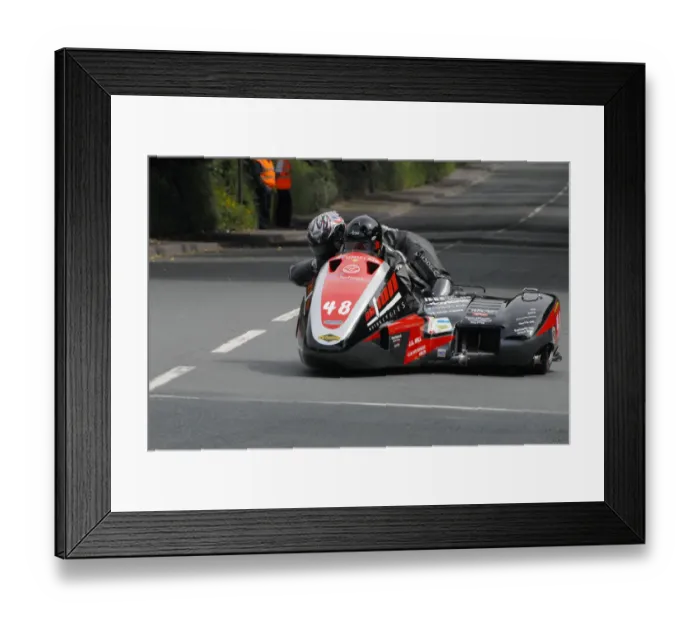 Framed Print : Ruth Laidlow & Julie Hanks-Elliott (LCR Suzuki) 2009 Sidecar TT Framed Print : Ruth Laidlow & Julie Hanks-Elliott (LCR Suzuki) 2009 Sidecar TT