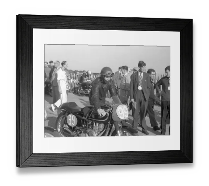 Framed Print : Fred Neville (Matchless) 1961 Seniior Manx Grand Prix Framed Print : Fred Neville (Matchless) 1961 Seniior Manx Grand Prix