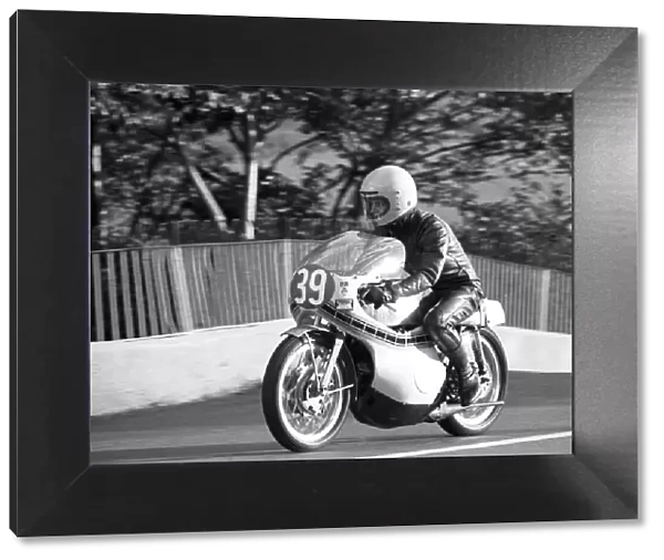 Bob Nicholson (Suzuki) 1975 Lightweight Manx Grand Prix