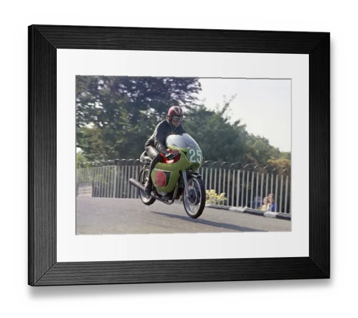 Framed Print : Bob Nicholson (Ducati) 1972 Lightweight Manx Grand Prix