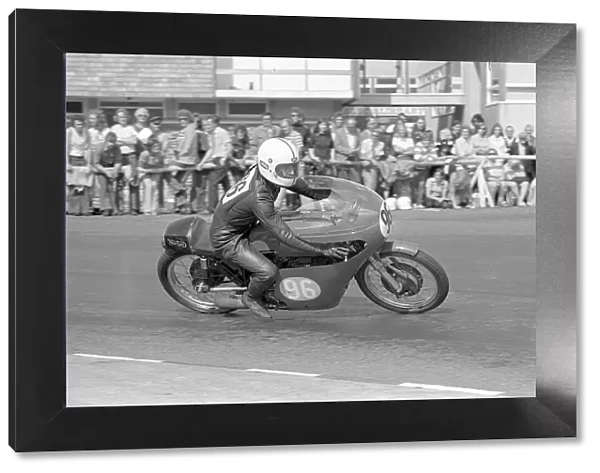 Derek Older (Maxton Norton) 1975 Junior Manx Grand Prix