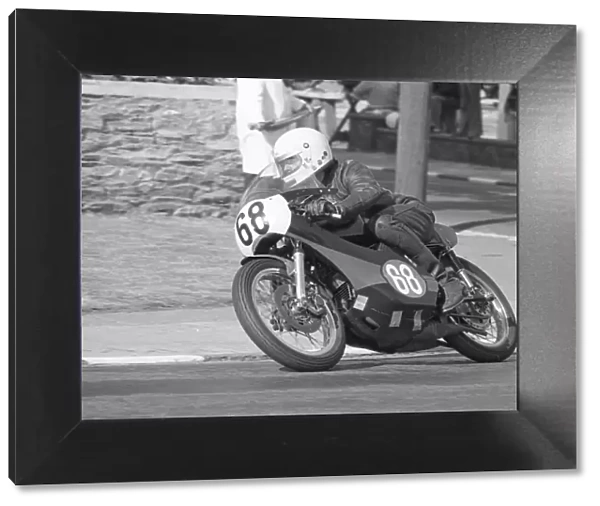 Jim Binnie (Maxton Yamaha) 1975 Lightweight Manx Grand Prix