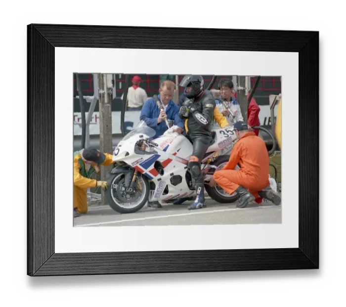Framed Print : Ian Armstrong (Suzuki) 2002 Formula One TT Framed Print : Ian Armstrong (Suzuki) 2002 Formula One TT