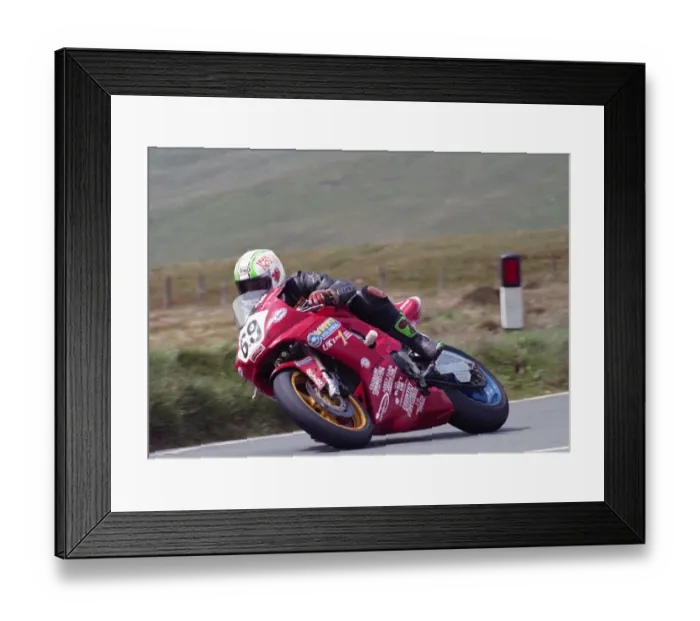 Framed Print : Paul Owen (Yamaha) 2002 Formula One TT Framed Print : Paul Owen (Yamaha) 2002 Formula One TT