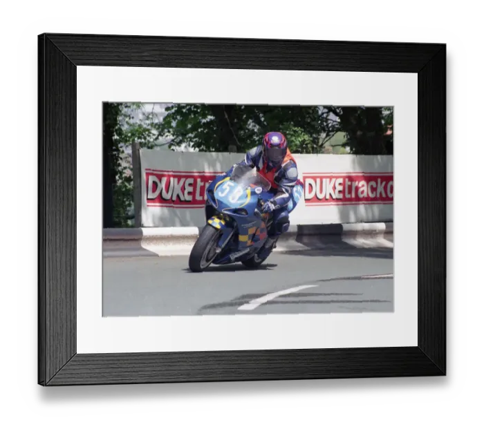 Framed Print : Nigel Bryan (Suzuki) 2002 Junior 600 TT Framed Print : Nigel Bryan (Suzuki) 2002 Junior 600 TT