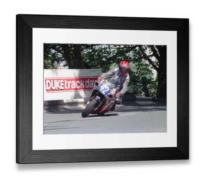 Framed Print : John Crellin (DSC Suzuki) 2002 Junior 600 TT