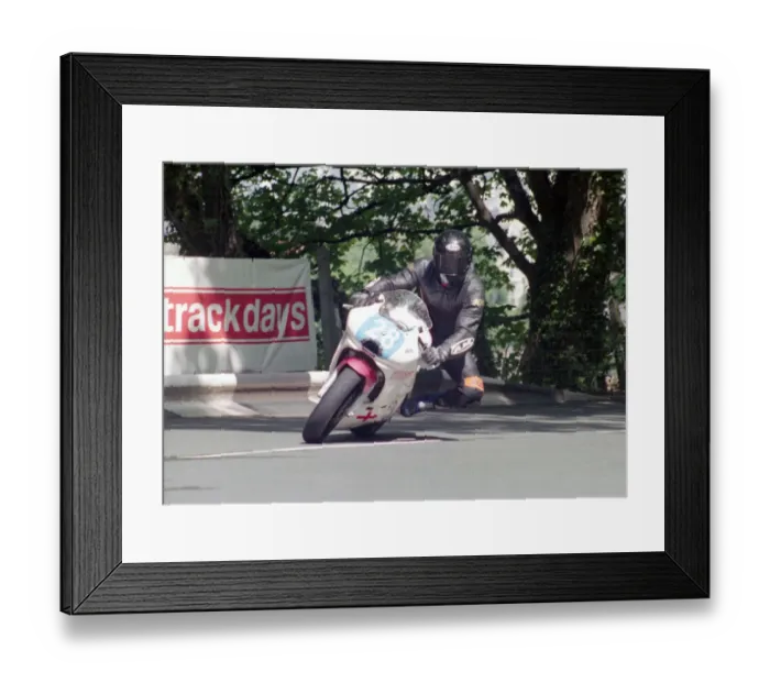 Framed Print : Ian Armstrong (Yamaha) 2002 Junior 600 TT Framed Print : Ian Armstrong (Yamaha) 2002 Junior 600 TT