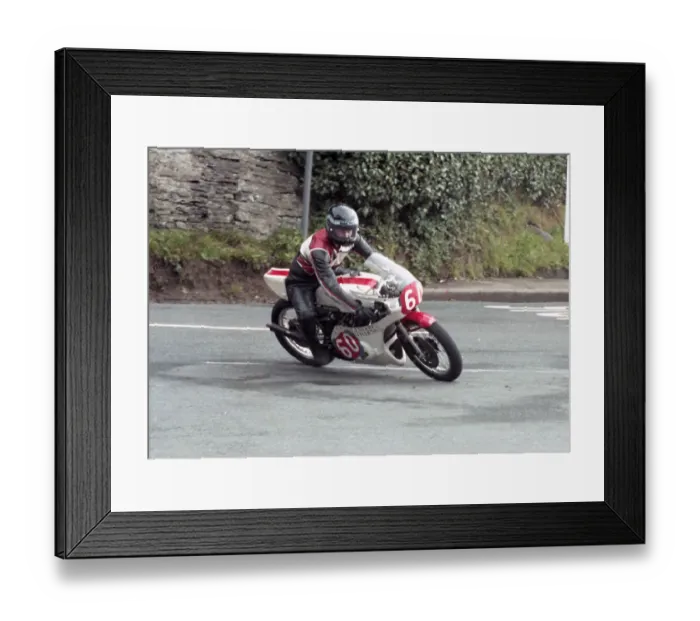 Framed Print : Dennis Mitchell (Yamaha) 1985 Newcomers Manx Grand Prix