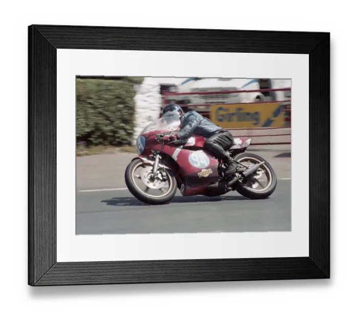 Framed Print : Walter Dawson (Yamaha) 1982 Senior TT Framed Print : Walter Dawson (Yamaha) 1982 Senior TT