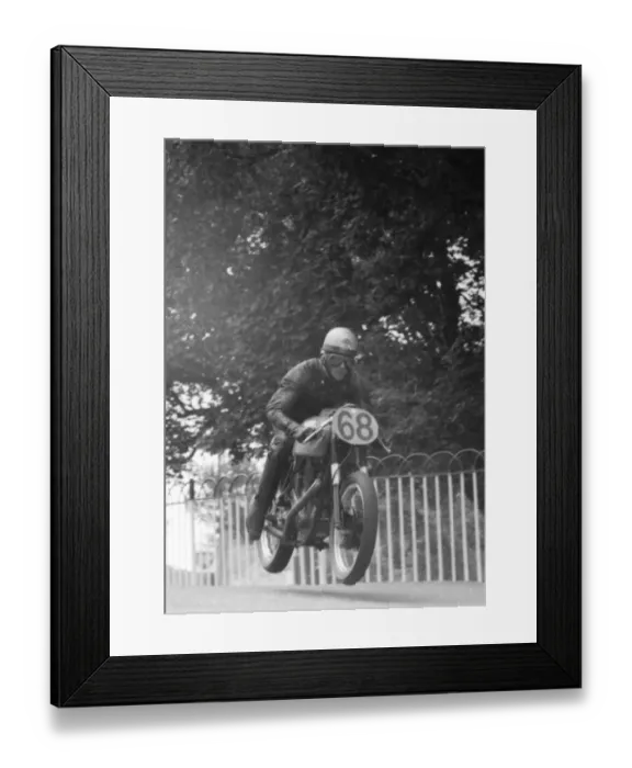 Framed Print : Nick Parkinson (BSA) 1960 Senior Manx Grand Prix Framed Print : Nick Parkinson (BSA) 1960 Senior Manx Grand Prix