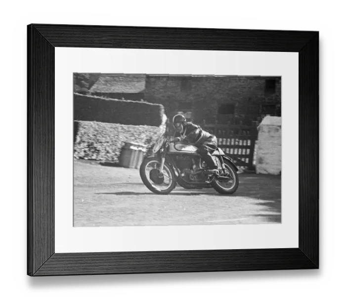 Framed Print : Dennis Parkinson (Norton) 1951 Senior Manx Grand Prix Framed Print : Dennis Parkinson (Norton) 1951 Senior Manx Grand Prix