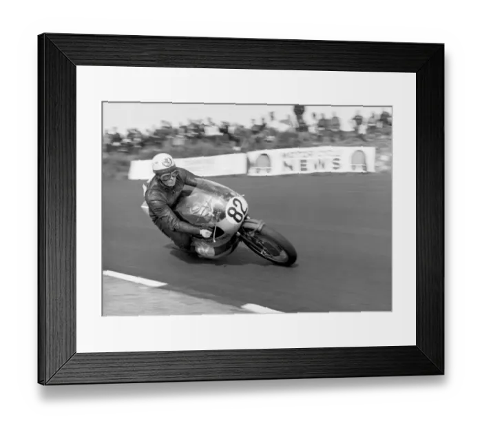 Framed Print : Gordon Pantall (Yamaha) 1970 Junior Manx Grand Prix Framed Print : Gordon Pantall (Yamaha) 1970 Junior Manx Grand Prix