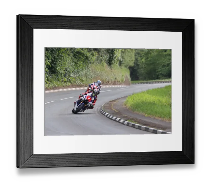 Framed Print : John McGuinness (Honda) and Ian Hutchinson (BMW) 2022 Superstock TT