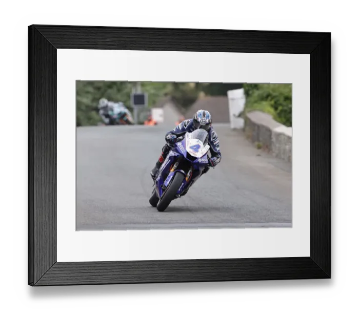 Framed Print : Ian Hutchinson (Yamaha) 2022 Supersport TT Framed Print : Ian Hutchinson (Yamaha) 2022 Supersport TT