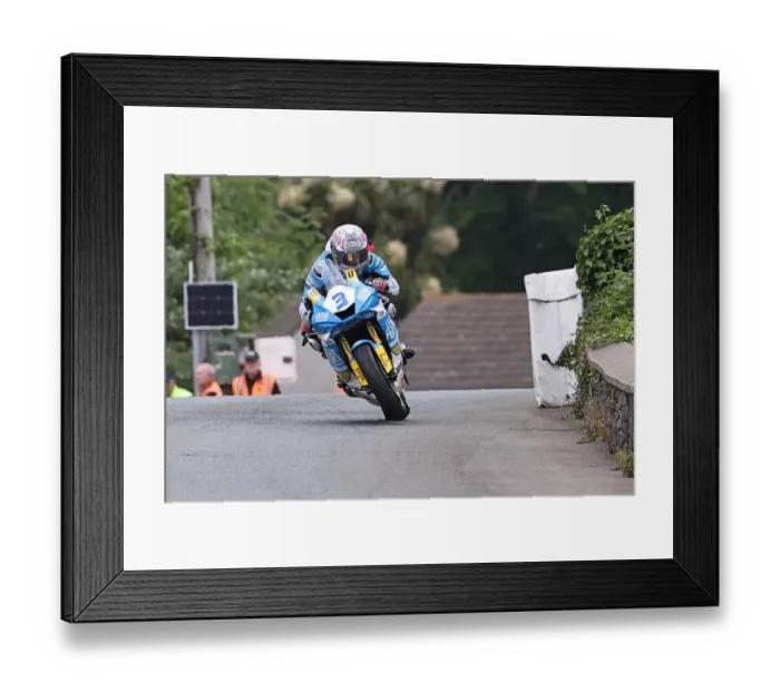 Framed Print : Lee Johnston (Yamaha) 2022 Supersport TT