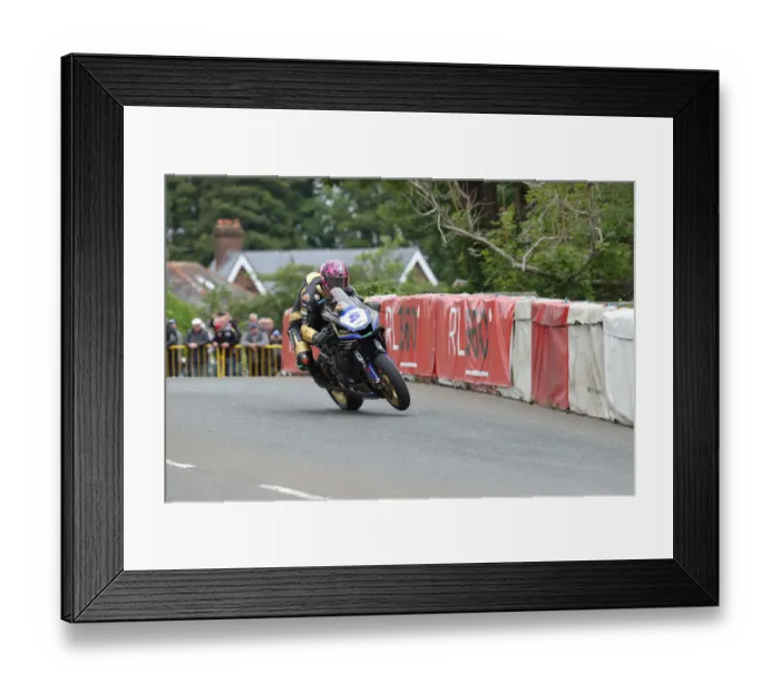 Framed Print : James Hillier (Yamaha) 2022 Supersport TT Framed Print : James Hillier (Yamaha) 2022 Supersport TT
