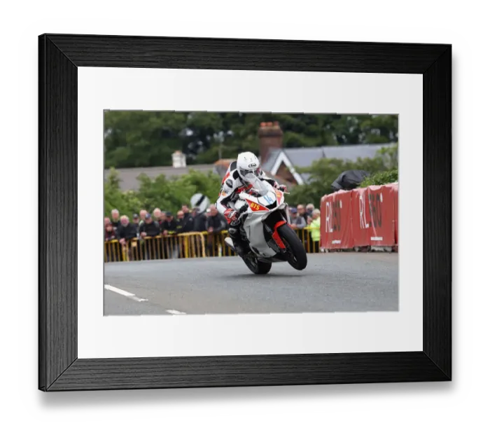 Framed Print : James Hind (Yamaha) 2022 Supersport TT Framed Print : James Hind (Yamaha) 2022 Supersport TT