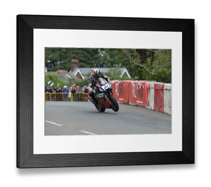 Framed Print : Spaniard Raul-Torras Martinez (Yamaha) 2022 Supersport TT Framed Print : Spaniard Raul-Torras Martinez (Yamaha) 2022 Supersport TT