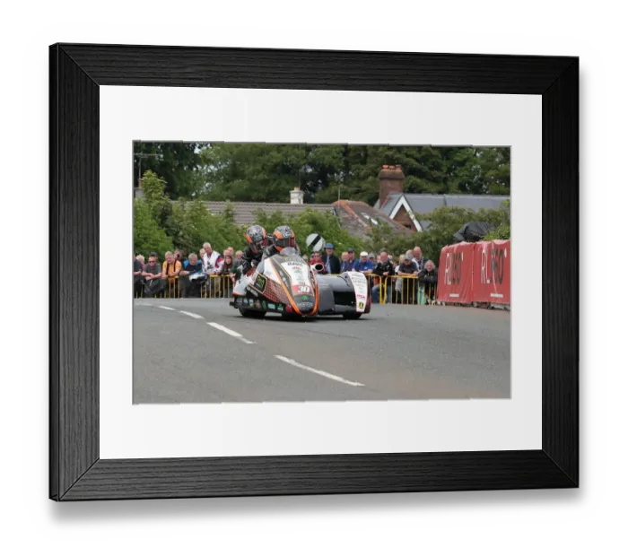 Framed Print : Maria Costello MBE & Vicky Cooke (Kawasaki LCR) 2022 Sidecar TT Framed Print : Maria Costello MBE & Vicky Cooke (Kawasaki LCR) 2022 Sidecar TT