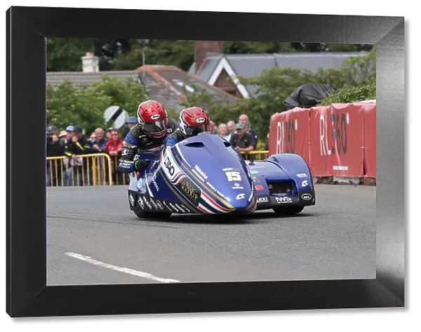 Harry Payne & Mark Wilkes (Yamaha LCR) 2022 Sidecar TT