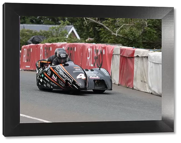 Dave Molyneux & Daryl Gibson (DMR 890) 2022 Sidecar TT